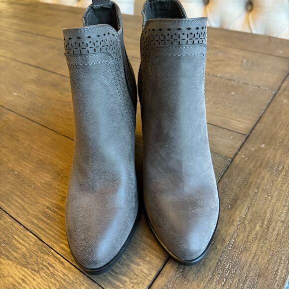 Mia Women's Gray Black Pull On Diagonal Chelsea Ankle Boots Size 6 NWOB Soft - Picture 9 of 10